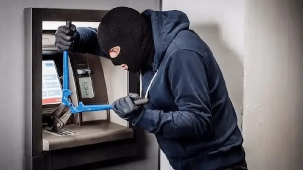 Nizamabad: ATM దుండగులు కలకలం: రాత్రికి రాత్రి రూ. 30 లక్షలు మాయం