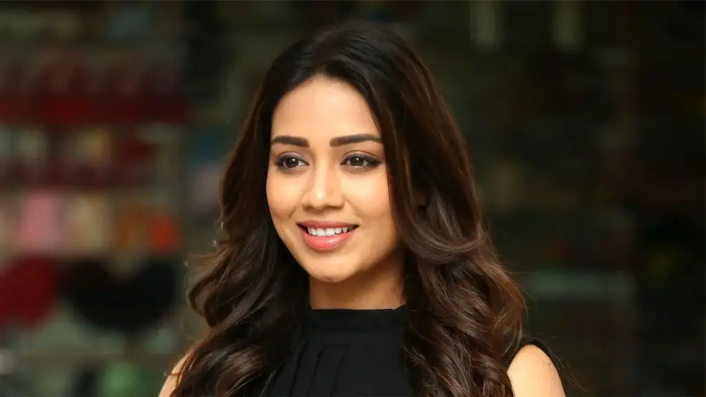 Nivetha deleted her engagement photos!