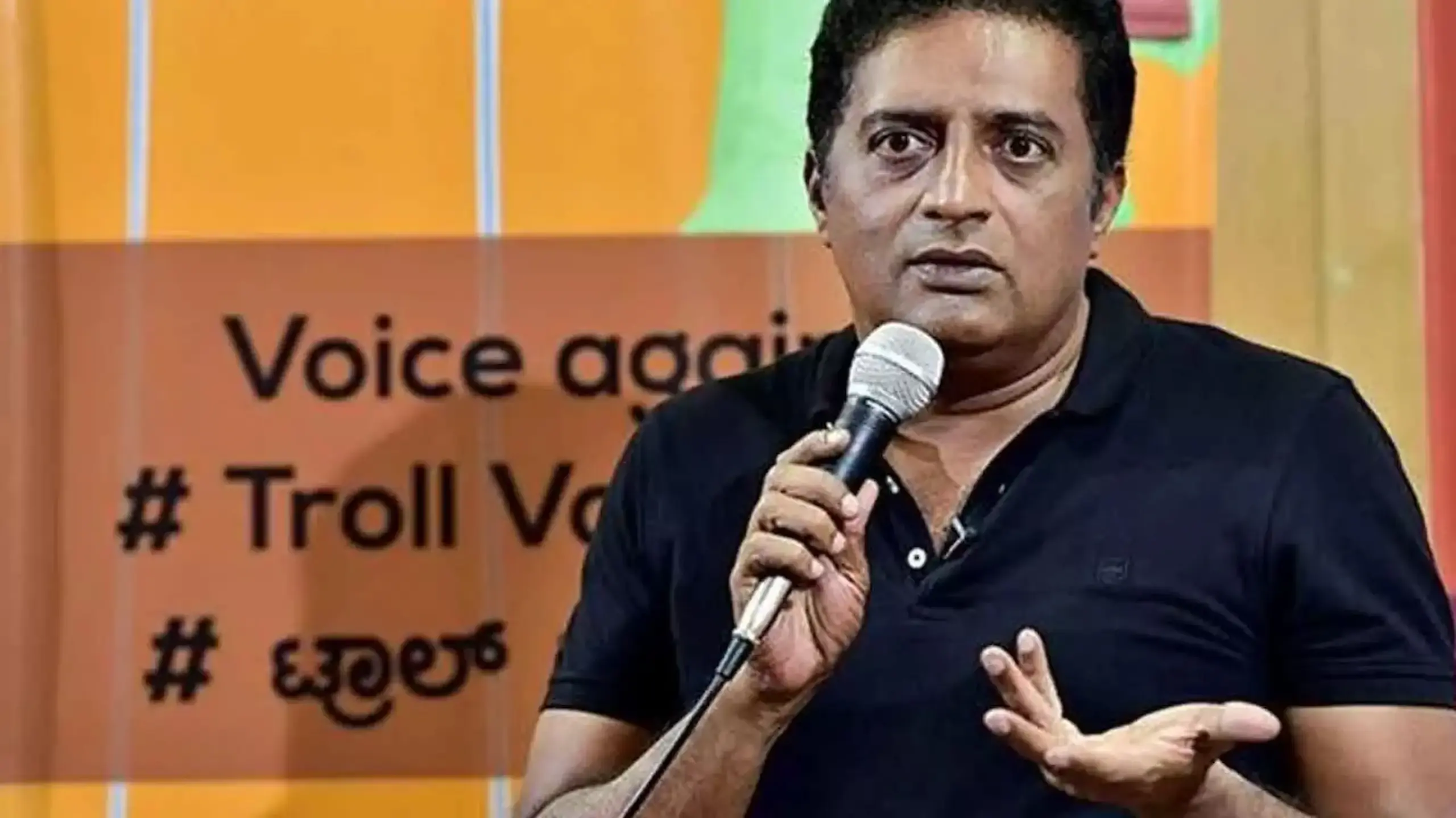 Prakash Raj: అనసూయకు ప్రకాష్ రాజ్ మద్దతు