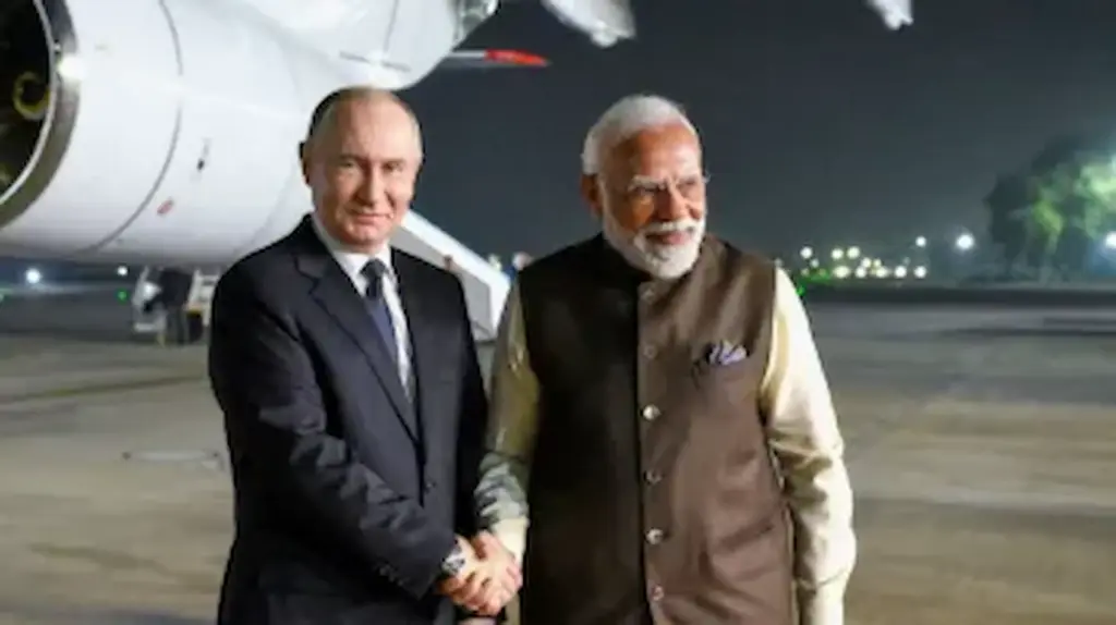 Prime Minister Modi presents Bhagavad Gita to Putin