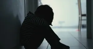 అట్లకాడతో కాల్చి చిన్నారిపై ట్యూషన్ టీచర్ దాష్టీకం