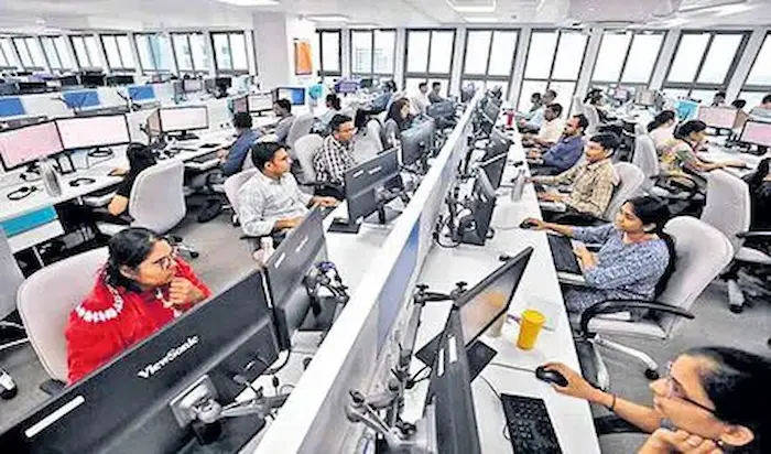 Tech Company: వచ్చే ఏడాది కూడా ఏఐ ప్రభావంతో భారీగా ఉద్యోగాల (Layoffs)