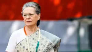 సోనియా గాంధీకి ఢిల్లీ కోర్టు నోటీసులు