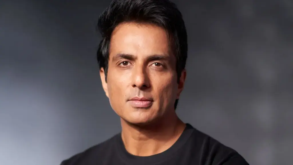 Sonu Sood supports IndiGo flight crew