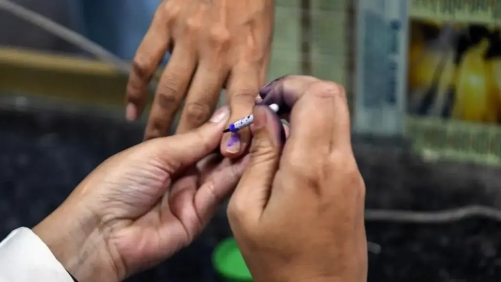 మూడో విడత పోలింగ్ కు ఏర్పాట్లు పూర్తి