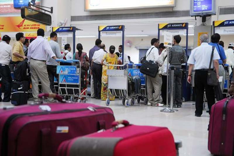 Flight Ticket Price Hike : భారీగా పెరిగిన విమాన టికెట్ ధరలు..ప్రయాణికుల గగ్గోలు