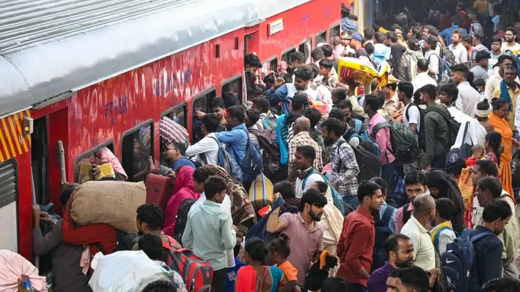 Telugu News: Railway: రైల్వేలో రాయితీల పునరుద్దరణ.. ఎవరికీ వర్తిస్తుంది అంటే