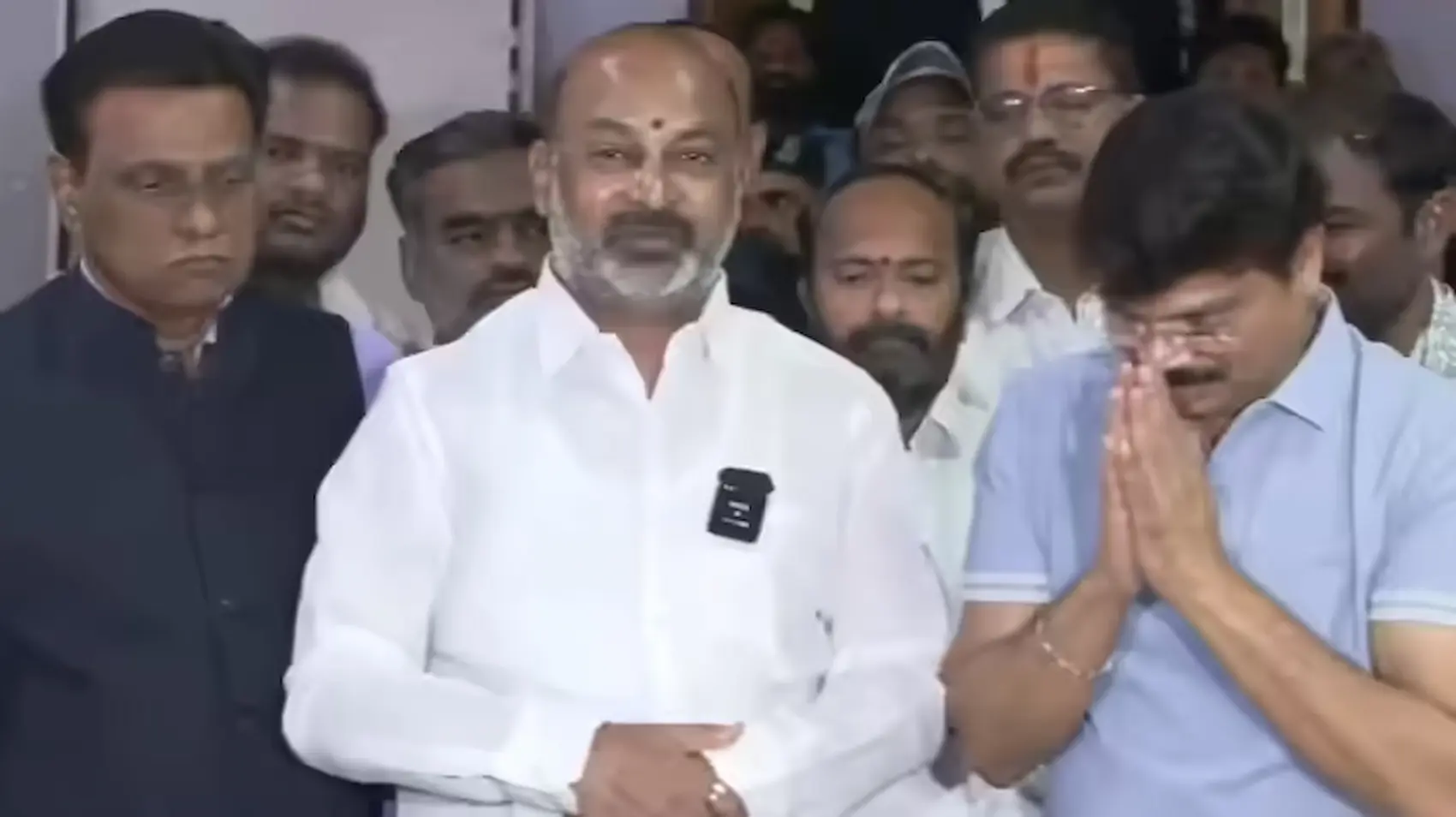 ఓవైసీపై బండి సంజయ్ సంచలన వ్యాఖ్యలు.