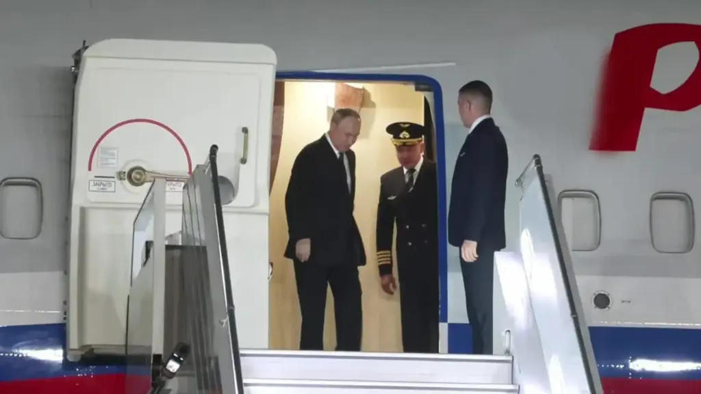 భారత్​కు పుతిన్.. స్వాగతం పలికిన ప్రధాని మోదీ