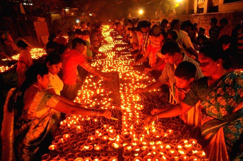 Karthigai Deepam controversy : తిరుప్పరంకుండ్రంలో కర్తిగై దీపం వివాదం కీలక అధికారులకు మద్రాస్ హైకోర్టు