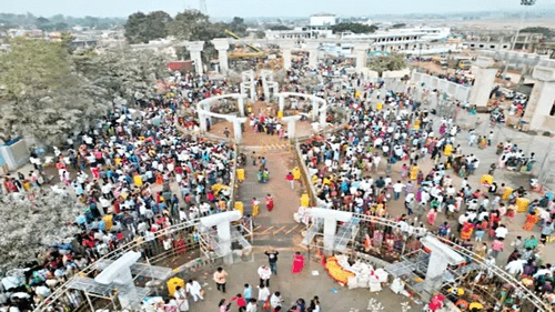Sammakka Saralamma: సంక్రాంతి సెలవుల అనంతరం మేడారంలో భక్తుల రద్దీ