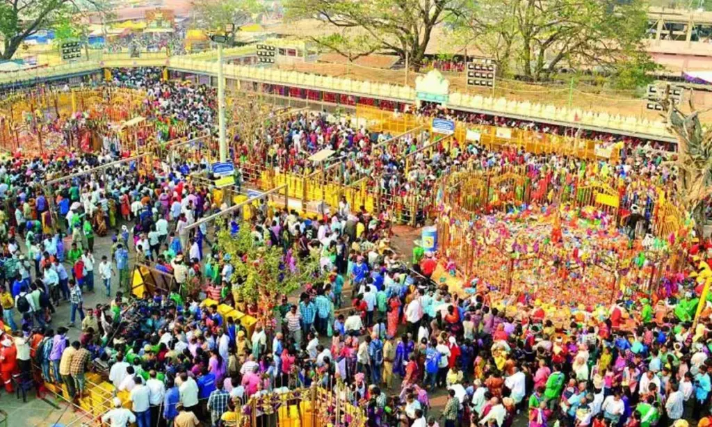 Medaram Jatara: తిరుగుపయనమైన భక్తుల వాహనాలతో ట్రాఫిక్ కష్టాలు