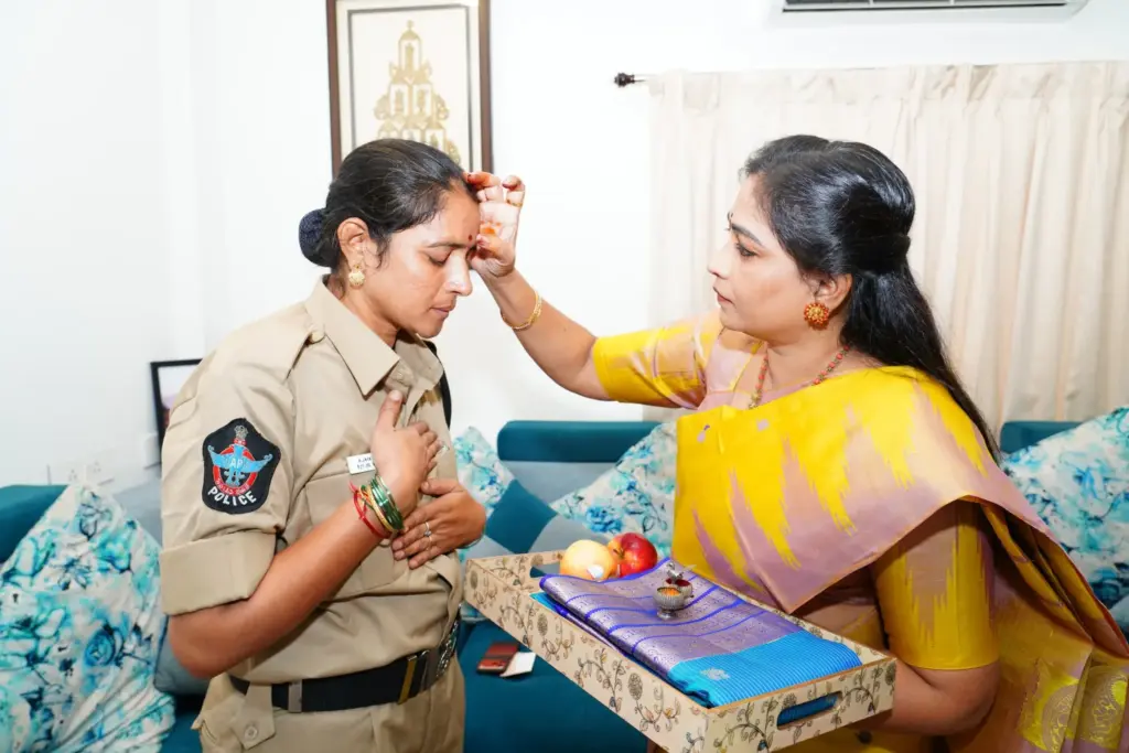 AP: హోంమంత్రి అనితను కలిసిన కానిస్టేబుల్ జయశాంతి