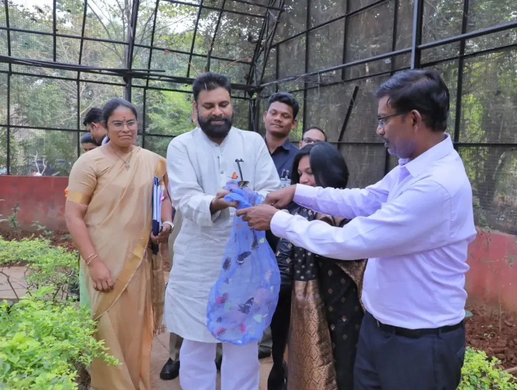 Pawan Kalyan: విశాఖ జూ పార్క్‌ను సందర్శించిన డిప్యూటీ సీఎం