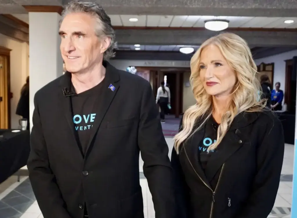 US: భార్య అందం..డగ్ బర్గమ్ కు వరించిన పదవి.. ట్రంప్ వింత వ్యాఖ్యలు