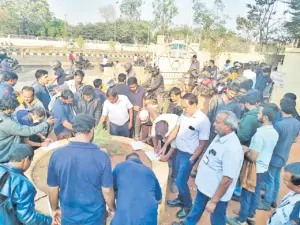 ఇక మీదట కాంట్రాక్ట్‌ కార్మికులకు అకౌంట్ లోకే జీతాలు