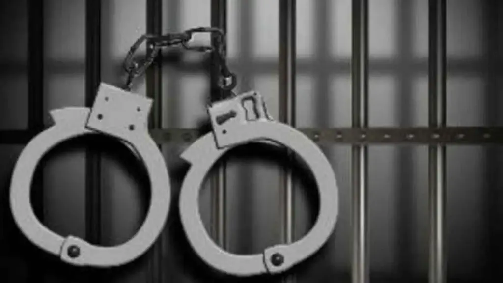 AP: ప్రభుత్వ ఉద్యోగాల పేరుతో మోసం..ఇద్దరి అరెస్ట్