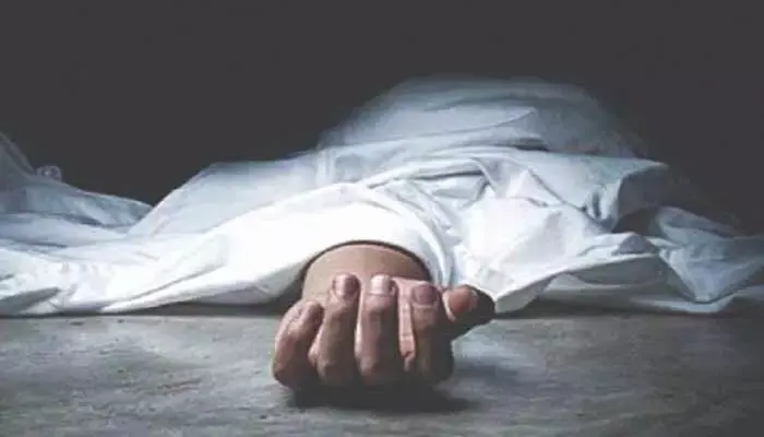 చెత్త తొలగింపు మిషన్ లో పడి GHMC కార్మికుడు మృతి