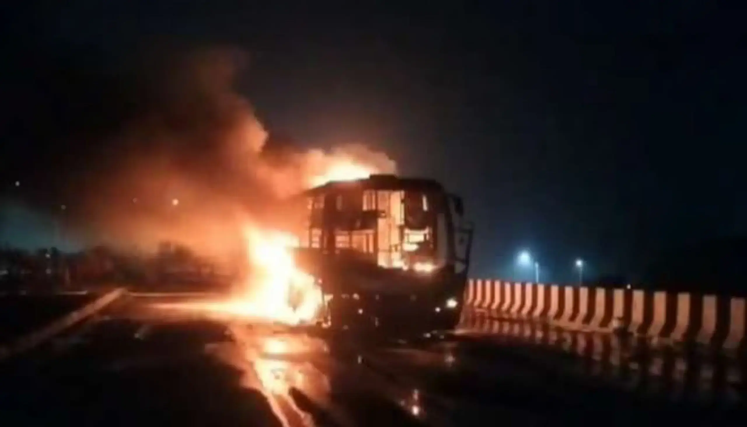 ట్రావెల్స్ బస్సులో మంటలు