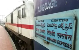 తుని సమీపంలో సింహాద్రి ఎక్సప్రెస్ లో పొగలు…