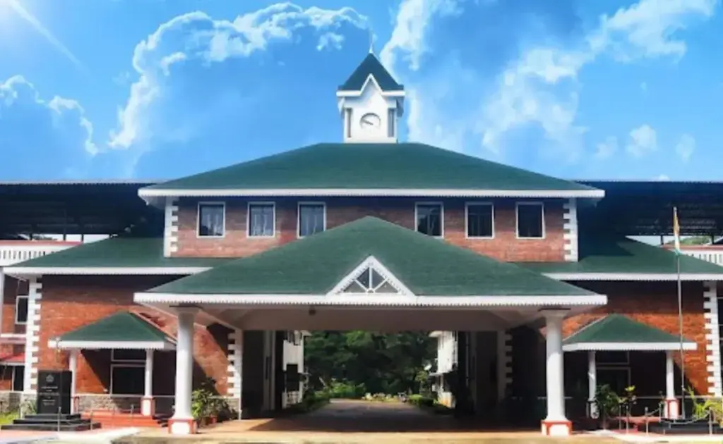 పోలీస్ అకాడమీలోనే గంధపు చెట్ల దోపిడీ