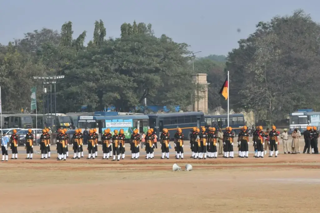 Republic Day 2026: పరేడ్ గ్రౌండ్స్‌లో రిపబ్లిక్ డే వేడుకలు.. జాతీయ జెండా ఎగరేసిన గవర్నర్