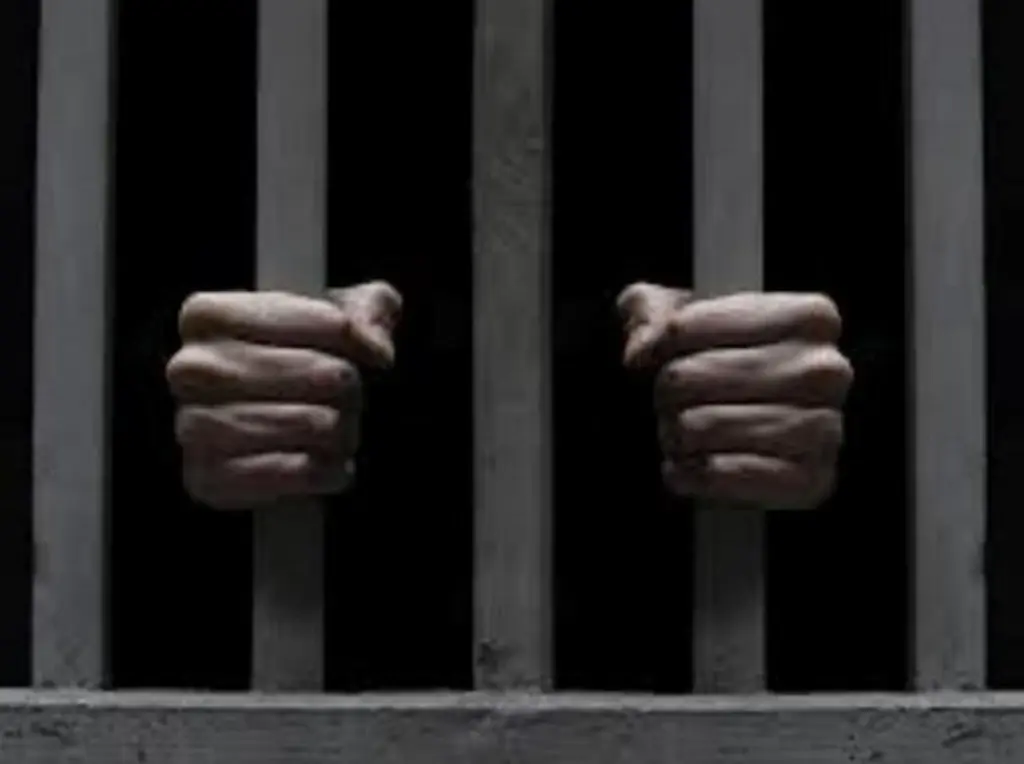 AP: నెల్లూరు సెంట్రల్ జైలు నుంచి తప్పించుకున్న ఖైదీ