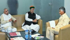 ఎయిర్పోర్టులో కేంద్ర మంత్రితో చంద్రబాబు భేటీ