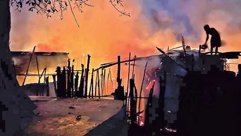 Fire Accident : అయ్యో పండగవేళ ఊరంతా కాలి బూడిదైంది