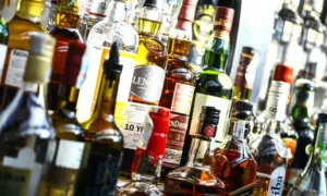 గణతంత్ర దినోత్సవం వేళ మద్యం షాపులకు తాళం