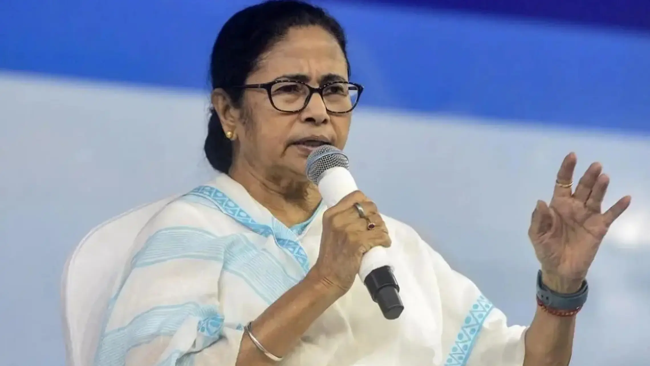 ఈడీ దాడులు, వ్యూహాల దొంగతనం ఆరోపణలు, మమతా బెనర్జీ వర్సెస్ కేంద్రం