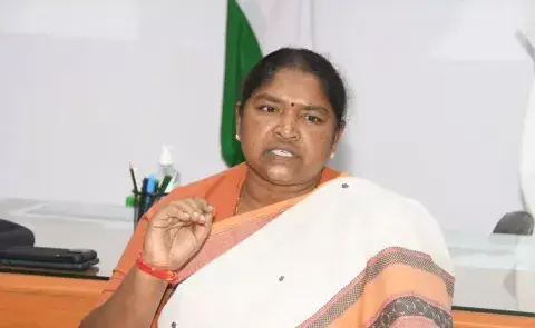 TG: మంత్రి సీతక్క పర్యటనలో ఘర్షణ..కాంగ్రెస్–బీఆర్ఎస్ కుట్ర