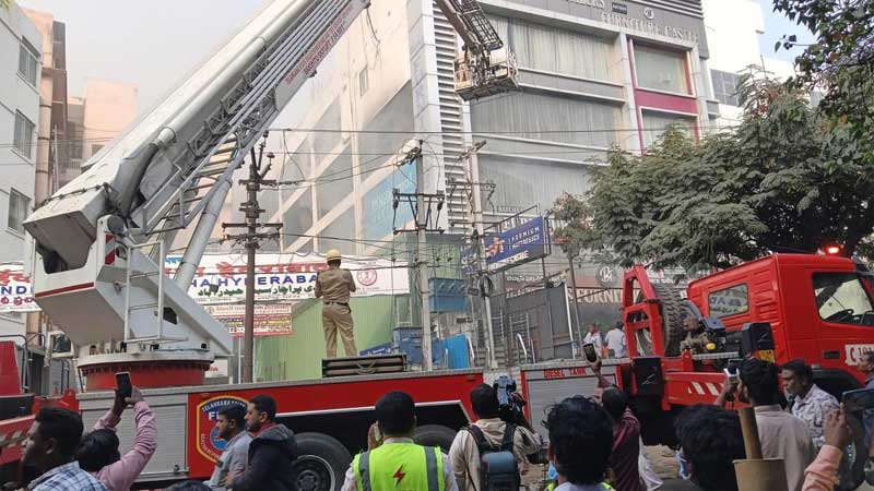 Nampally Fire Accident : అదుపులోకి మంటలు కాకపోతే ..!!