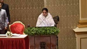 డిప్యూటీ సీఎంగా సునేత్ర పవార్ ప్రమాణ స్వీకారం..