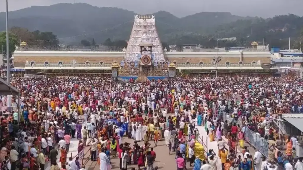 Tirumala: రికార్డు స్థాయిలో తిరుమల శ్రీవారిని దర్శించుకున్న భక్తులు