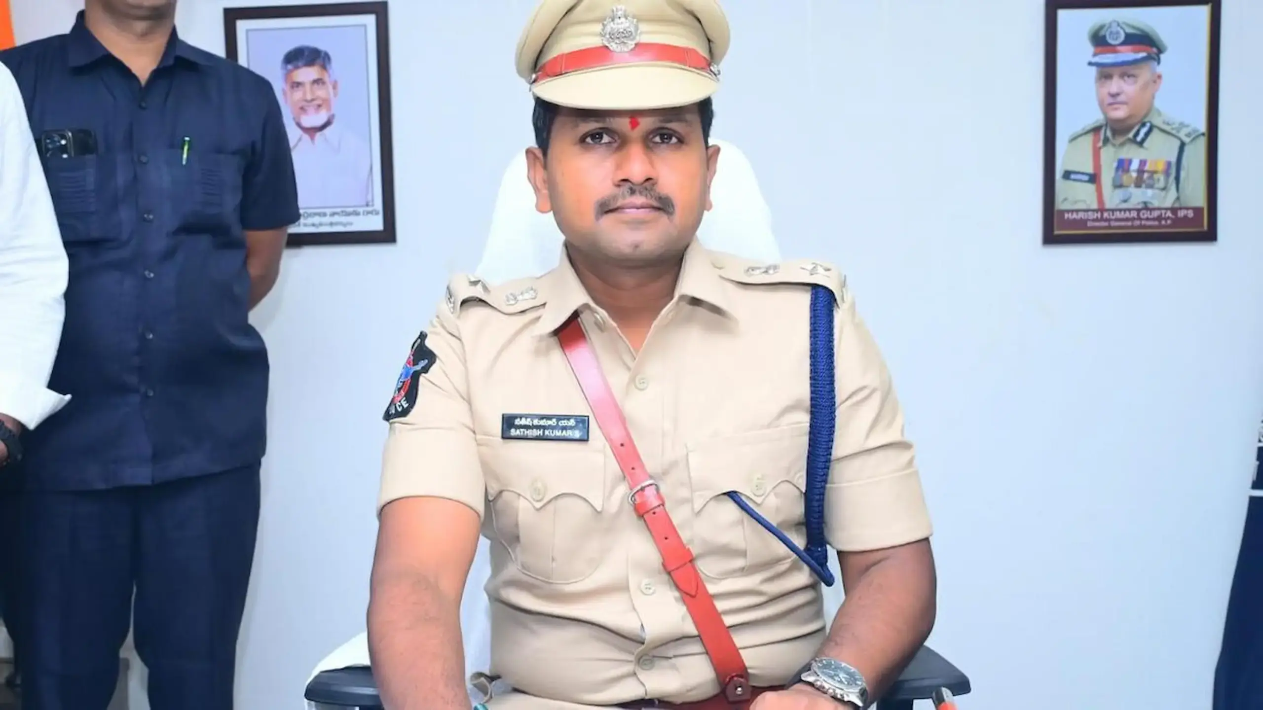 SBI దోపిడీ కేసు ఛేదించిన పోలీసులు: ఎస్పి సతీష్ కుమార్