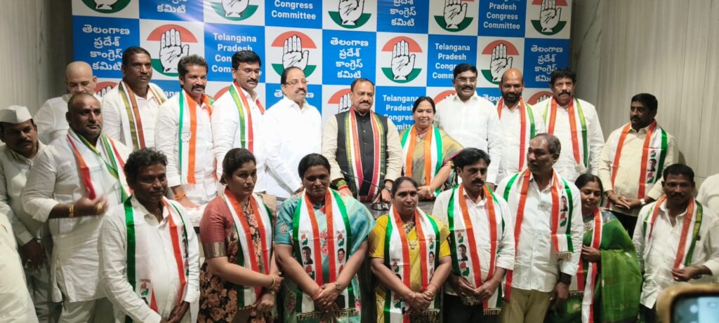 Khammam BRS shock : ఖమ్మం బీఆర్‌ఎస్‌కు బిగ్ షాక్ | ఐదుగురు మహిళా కార్పొరేటర్లు కాంగ్రెస్‌లో