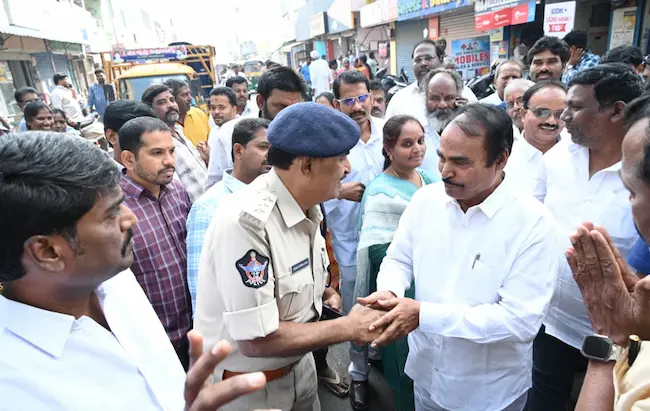 Tirupati: ప్రజల సౌకర్యార్థం డివైడర్ తొలగింపు: ఎమ్మెల్యే ఆరణి