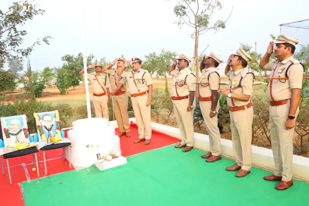 Medak: క్యాంపు కార్యాలయంలో 77వ గణతంత్ర దినోత్సవ వేడుకలు