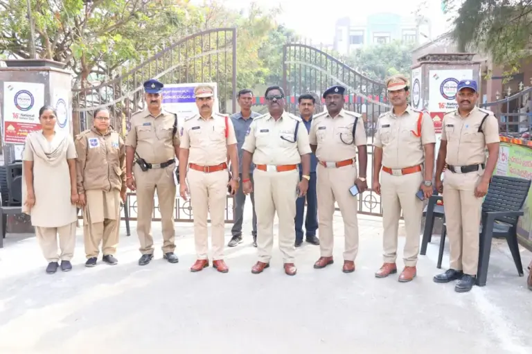 Medak Municipal Elections: నామినేషన్ కేంద్రంలో బందోబస్తు తనిఖీ:ఎస్పీ మహేందర్