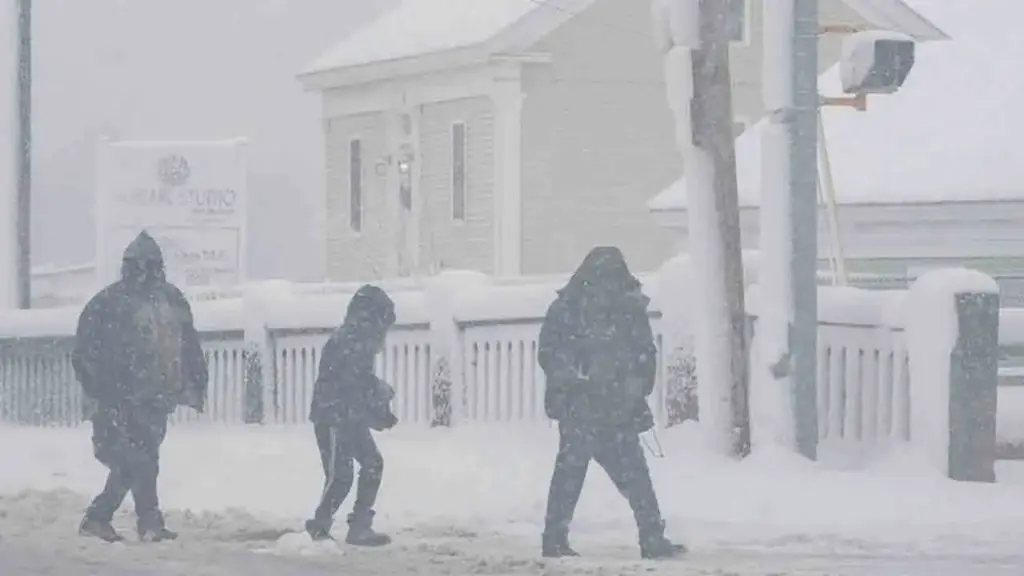 US: ముంచుకొస్తున్న మంచు తుఫాను..వణికిపోతున్న అమెరిక