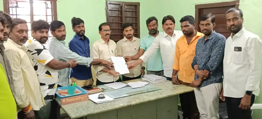 TG: పంచాయతీ కార్యదర్శి పై చర్యలు తీసుకోండి