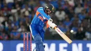 T20ల్లో 5వేల పరుగులు పూర్తి చేసిన ప్లేయర్‌గా అభిషేక్