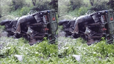 Jammu Kashmir: లోయలోకి దూసుకెళ్లిన ఆర్మీ వాహనం.. 10 మంది జవాన్లు మృతి