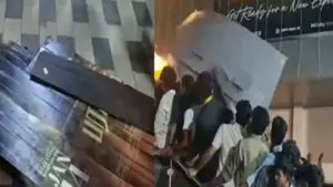 ‘పరాశక్తి’ బ్యానర్లు చింపేస్తూ రచ్చ చేసిన విజయ్ ఫ్యాన్స్‌