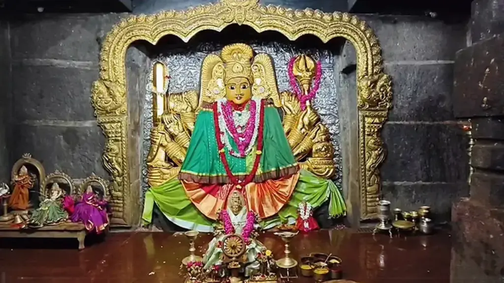 HYD: వరంగల్ భద్రకాళి అమ్మవారికి భక్తుడి భారీ కానుక