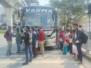 కండిషన్ లేని బస్సు.. ప్రయాణీకులకు శాపం