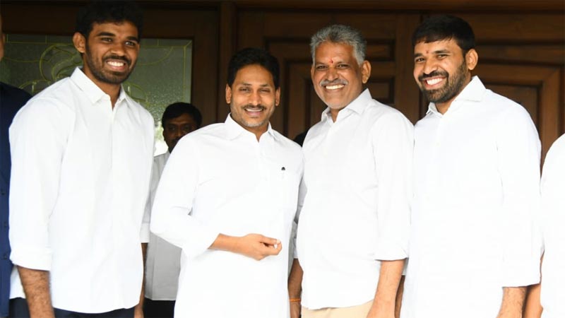 Chevireddy Bhaskar Reddy : జగన్ ను కలిసిన చెవిరెడ్డి