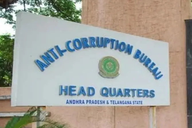 AP: డివైఇఓలో లంచం తీసుకుంటూ పట్టుబడ్డ ఎడి, సీనియర్ అసిస్టెంట్