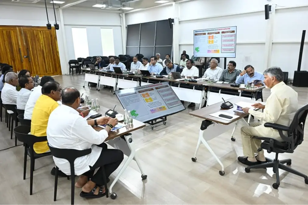 AP: పెండింగ్ ప్రాజెక్టుల పూర్తిపై సీఎం చంద్రబాబు సమీక్ష
